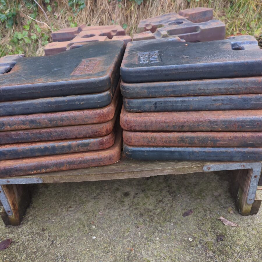 Alternative view of Deutzfahr front gewicht