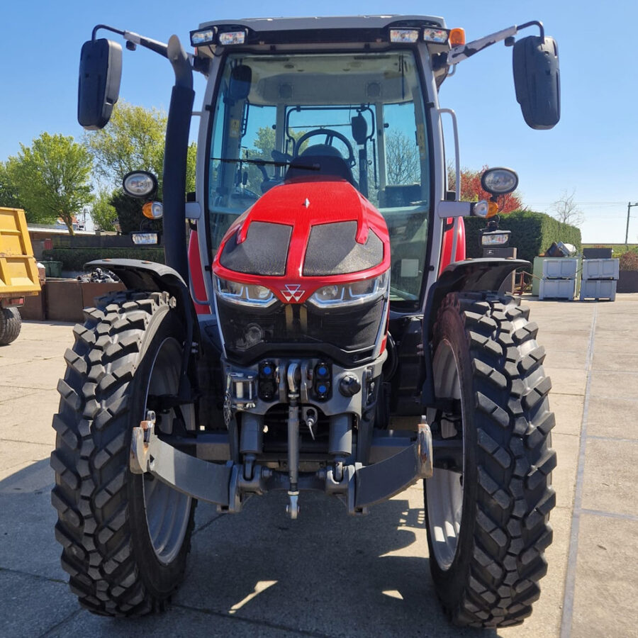 Alternative view of MF 5S.105 Dyna 4
